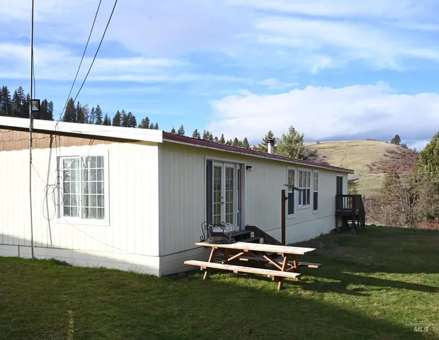 $370,000 | 32288 Amos Bench Road, Lenore, ID 83541