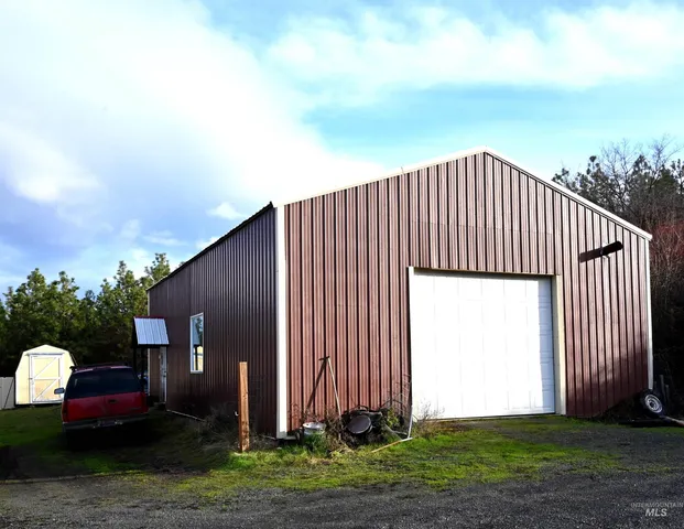 $370,000 | 32288 Amos Bench Road, Lenore, ID 83541