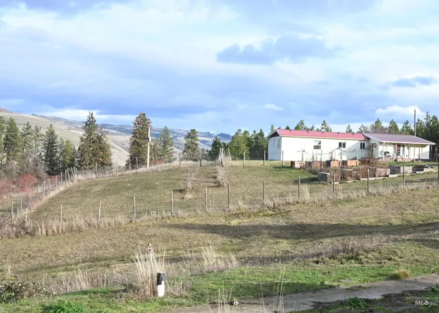 $370,000 | 32288 Amos Bench Road, Lenore, ID 83541