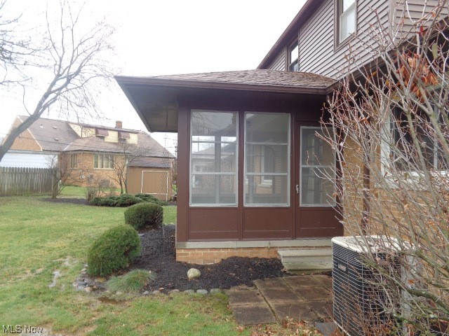 6351 Manchester Road Parma, OH 44129 - Photo 4 of 25 Enclosed Patio