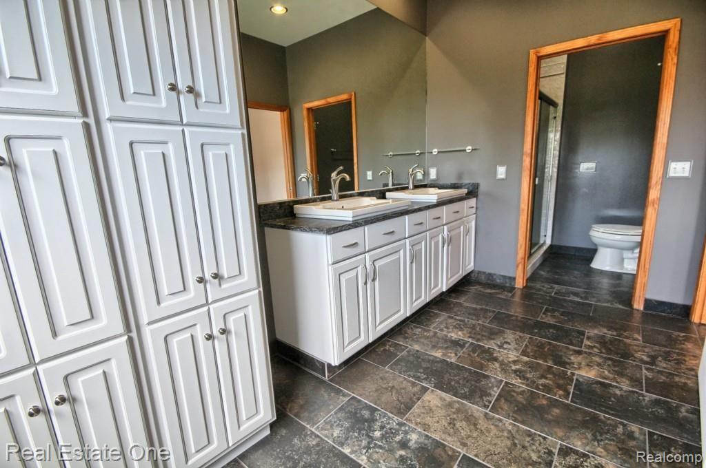 32451 South River Road Harrison Township, MI 48045 - Photo 10 of 37 10.jpg