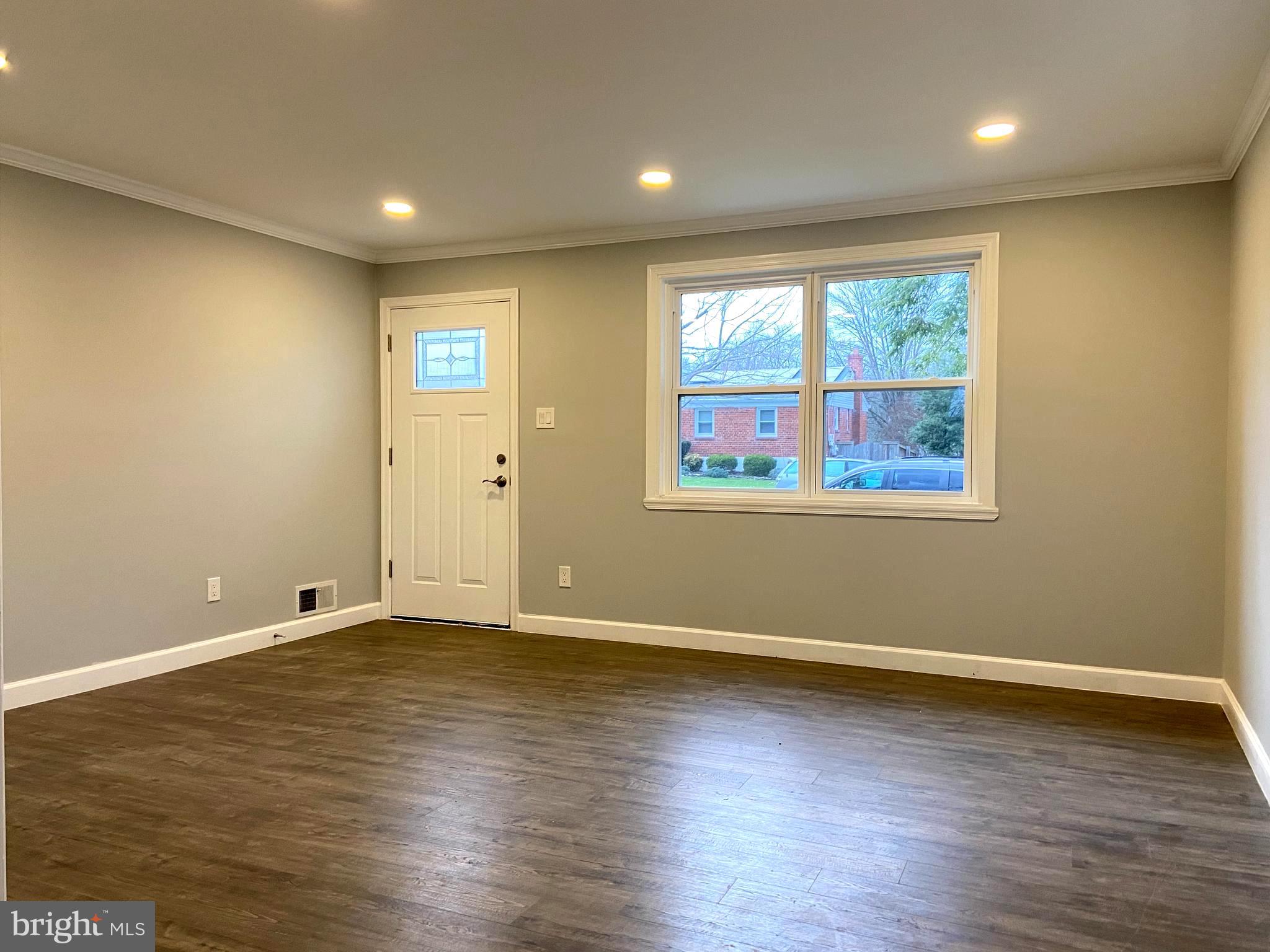 4706 Topping Road Rockville, MD 20852 - Photo 8 of 25 Living room