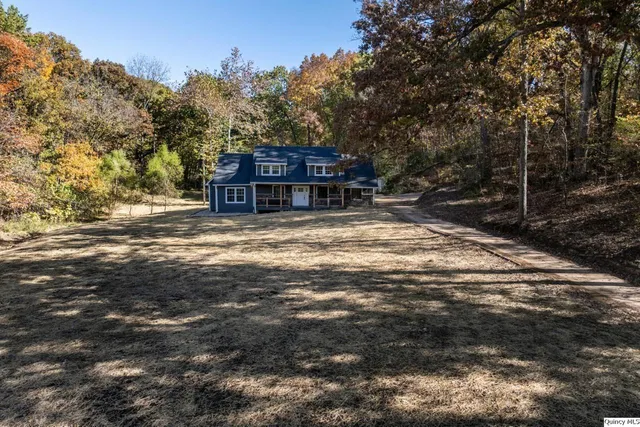 a picture of a street