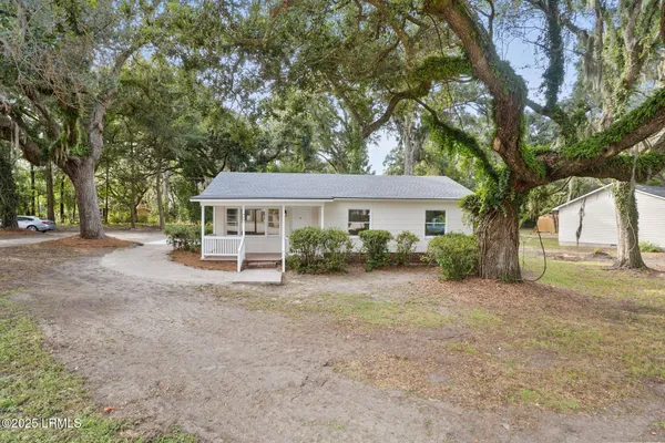 $415,000 | 27 Miller Drive West, Beaufort, SC 29907
