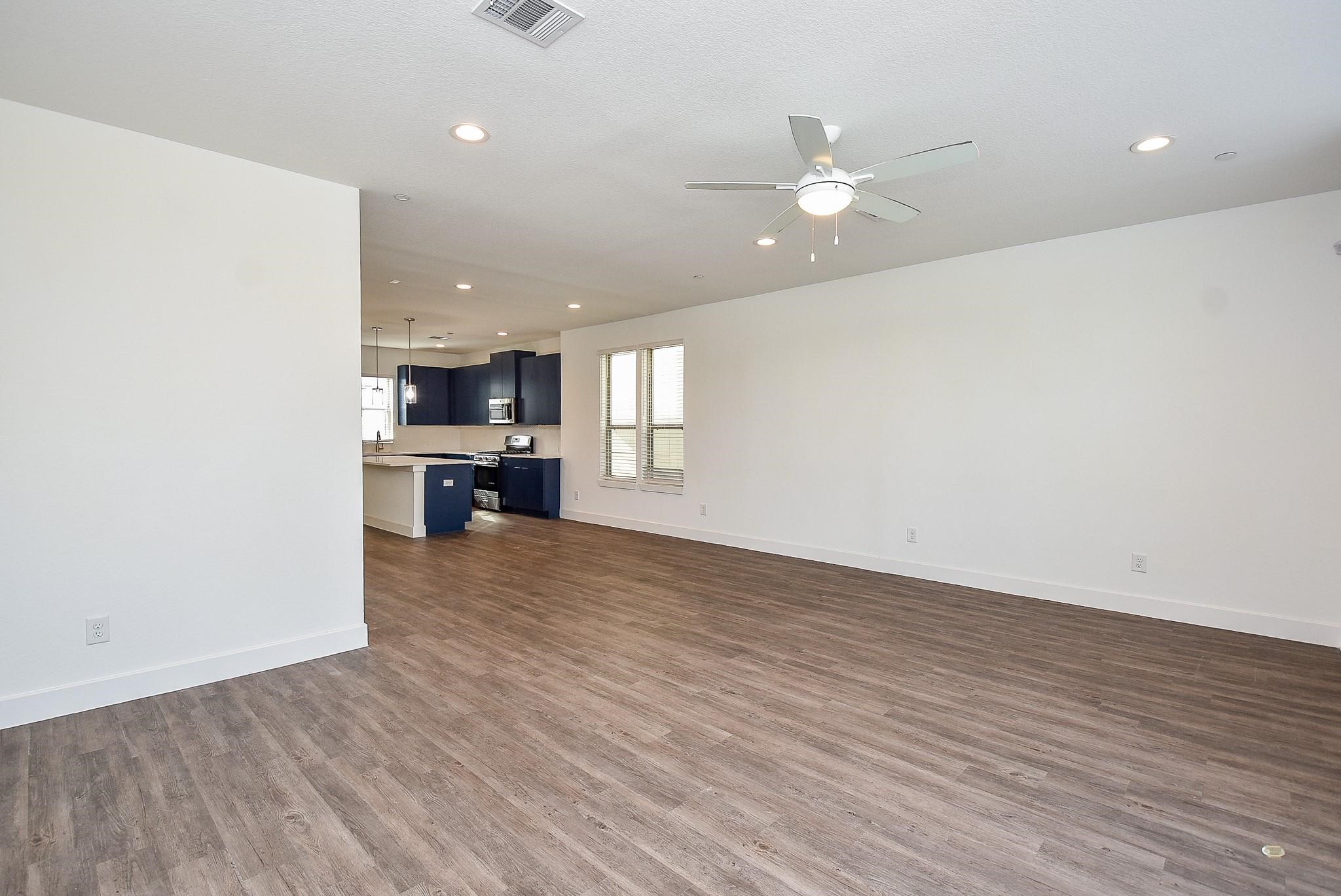 18708 Centro Main Street Conroe, TX 77385 - Photo 10 of 33