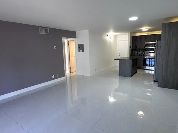 $2,000 | 770 Southeast 2nd Avenue, Unit F101, Deerfield Beach, FL 33441