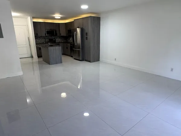 $2,000 | 770 Southeast 2nd Avenue, Unit F101, Deerfield Beach, FL 33441