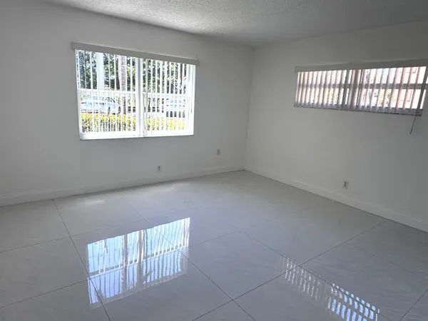 $2,000 | 770 Southeast 2nd Avenue, Unit F101, Deerfield Beach, FL 33441