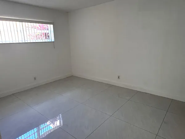 $2,000 | 770 Southeast 2nd Avenue, Unit F101, Deerfield Beach, FL 33441