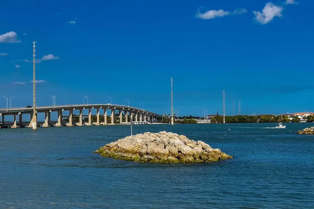 $1,900 | 1531 Southeast Royal Green Circle, Unit 202, Port St. Lucie, FL 34952