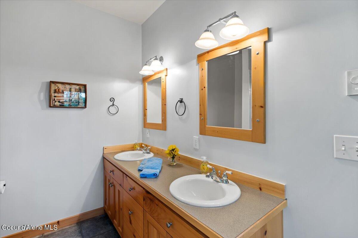 7373 East Hayden Haven Road Hayden, ID 83835 - Photo 15 of 36 15-Primary bathroom