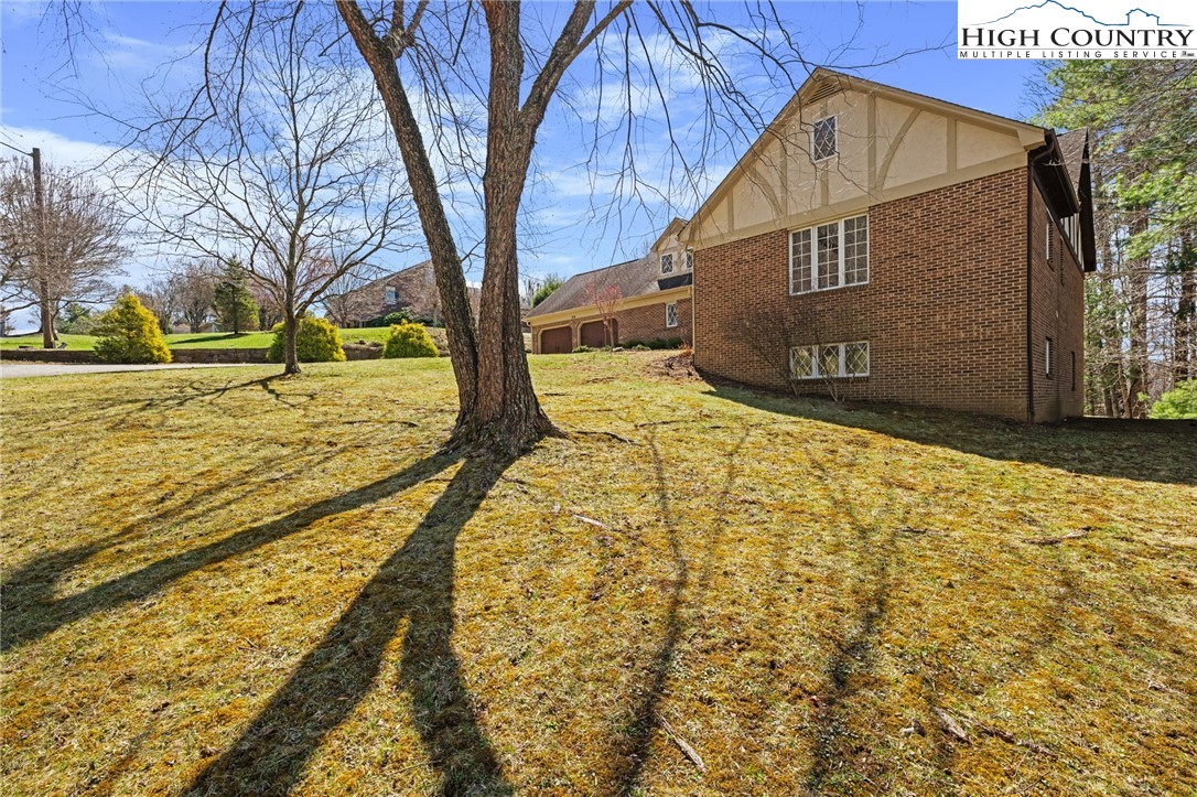 304 Glendale Drive Boone, NC 28607 - Photo 7 of 50