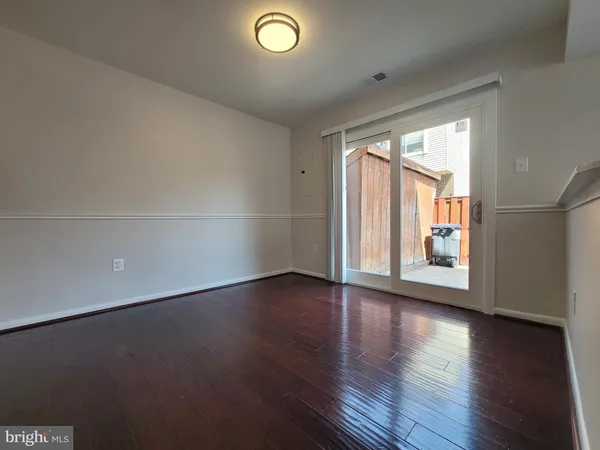 $2,950 | 5674 Oak Tanager Court, Burke, VA 22015