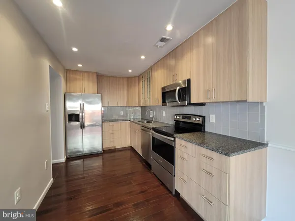 $2,950 | 5674 Oak Tanager Court, Burke, VA 22015