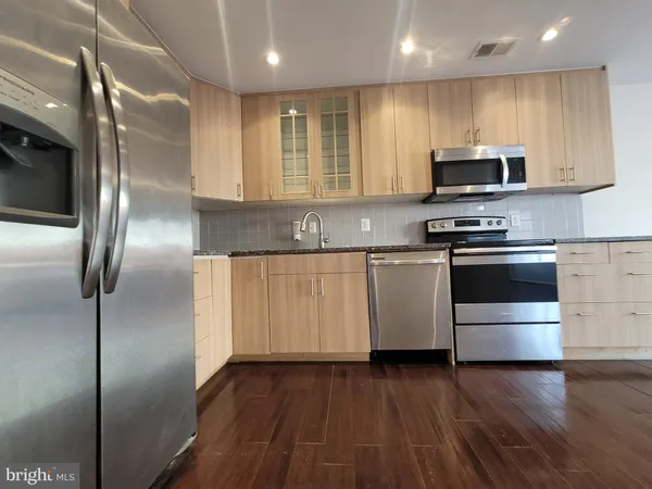 $2,950 | 5674 Oak Tanager Court, Burke, VA 22015