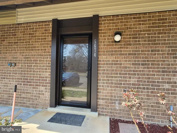 $2,950 | 5674 Oak Tanager Court, Burke, VA 22015