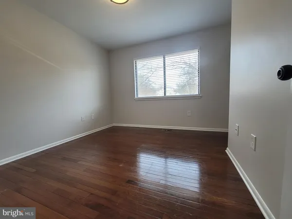 $2,950 | 5674 Oak Tanager Court, Burke, VA 22015