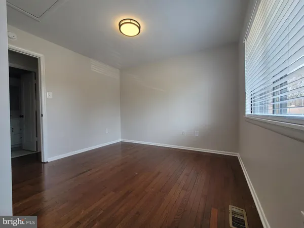 $2,950 | 5674 Oak Tanager Court, Burke, VA 22015