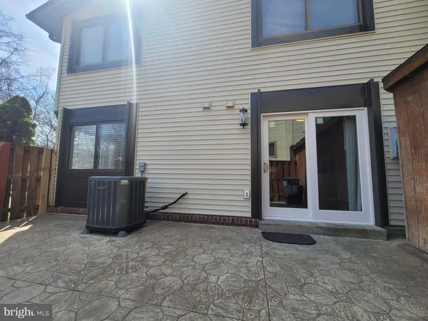 $2,950 | 5674 Oak Tanager Court, Burke, VA 22015