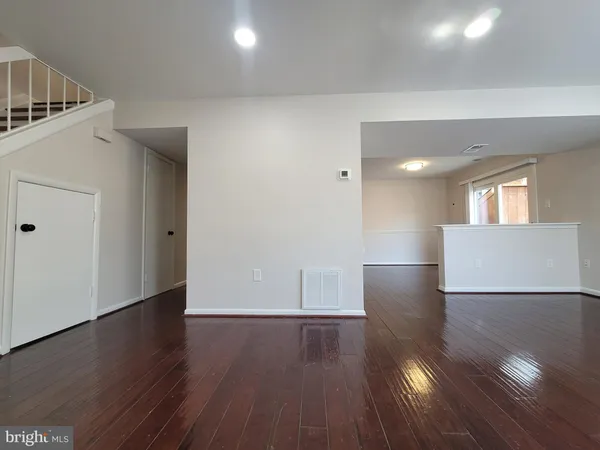 $2,950 | 5674 Oak Tanager Court, Burke, VA 22015