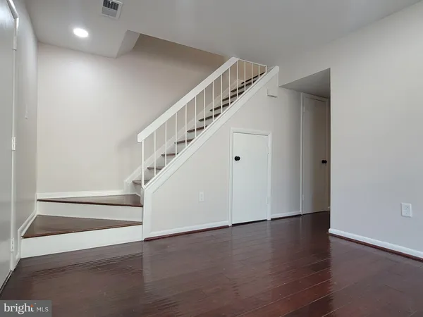 $2,950 | 5674 Oak Tanager Court, Burke, VA 22015