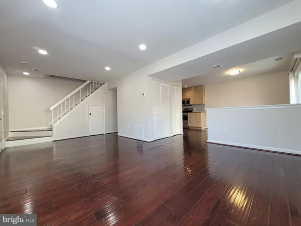 $2,950 | 5674 Oak Tanager Court, Burke, VA 22015