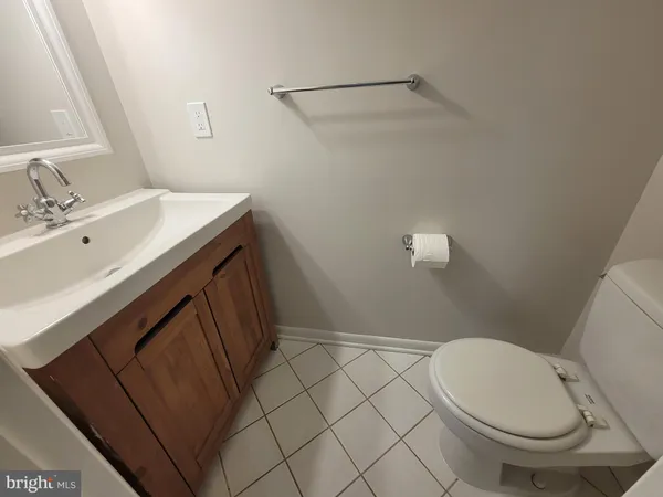 $2,950 | 5674 Oak Tanager Court, Burke, VA 22015