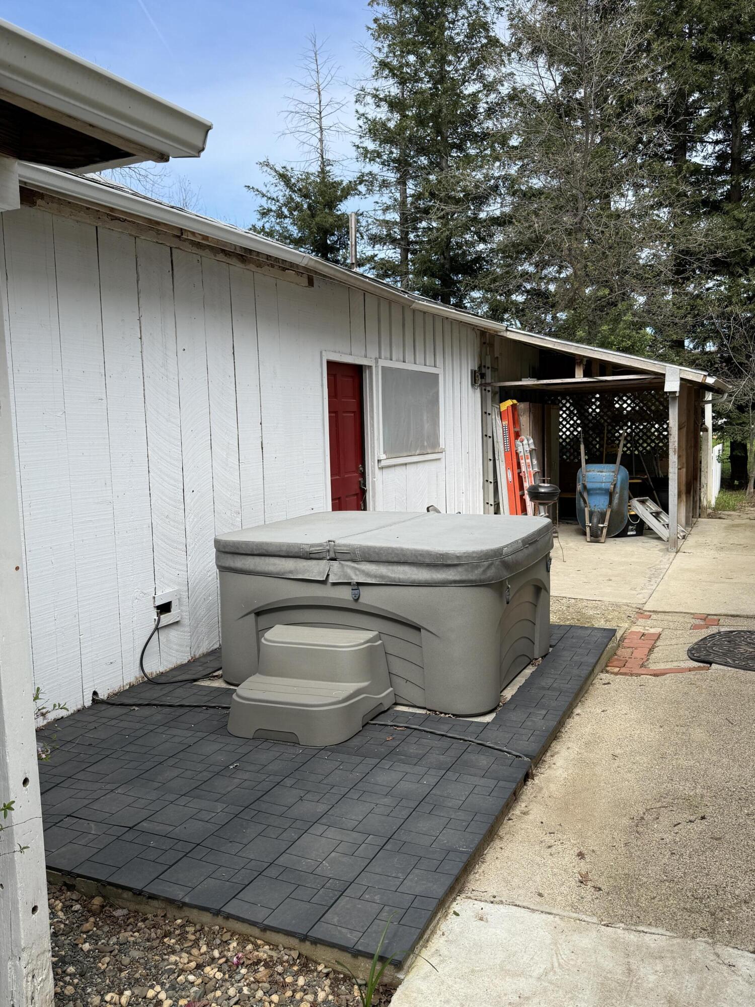 10241 Deschutes Road Palo Cedro, CA 96073 - Photo 31 of 56 Hot Tub!