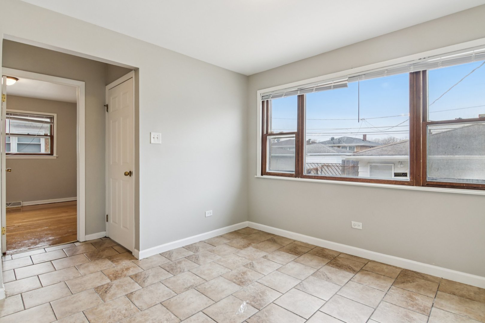 270 Madison Avenue Calumet City, IL 60409 - Photo 15 of 34 a view of an empty room with a window