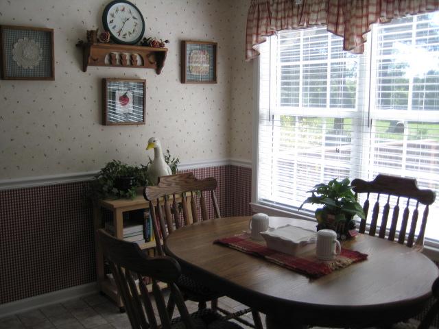 584 Old Shannon Road Lebanon, TN 37090 - Photo 6 of 20 Large eating area in country kitchen.