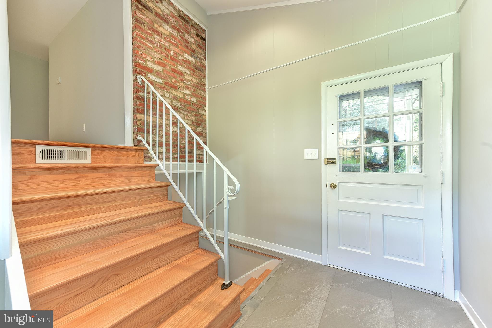 2601 Culpeper Road Alexandria, VA 22308 - Photo 4 of 30 Foyer