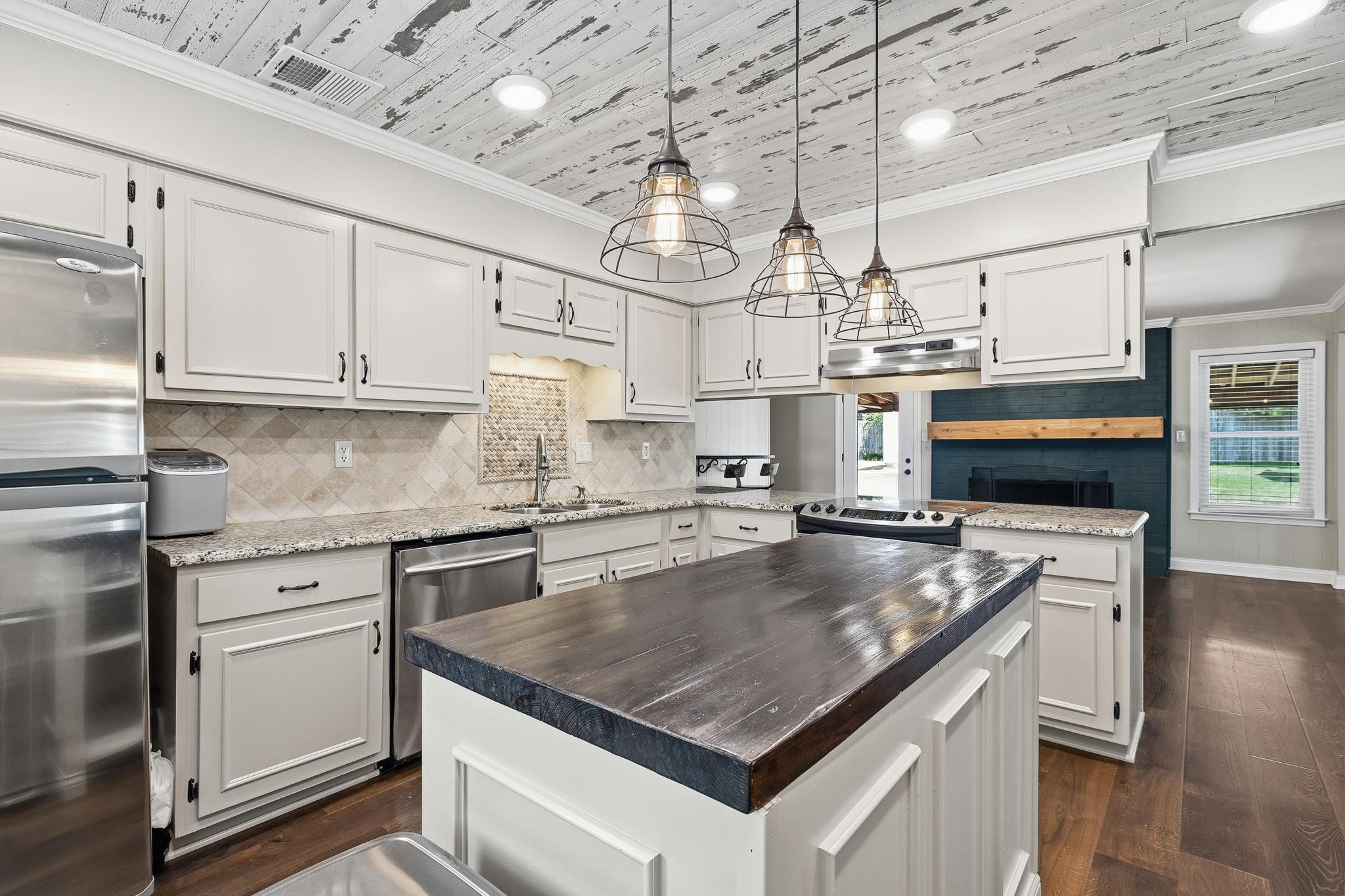 1234 Greenview Road Collierville, TN 38017 - Photo 13 of 33 a kitchen with a stove and a white cabinets