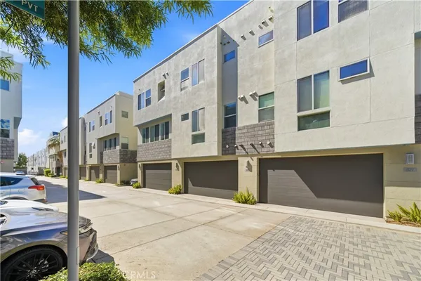 $6,300 | 629 West 17th Street, Costa Mesa, CA 92627