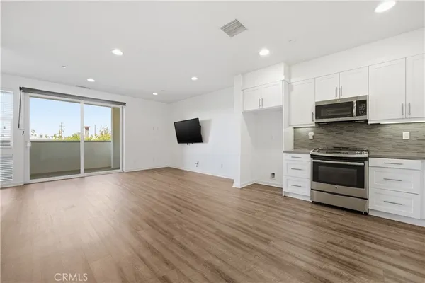 $6,300 | 629 West 17th Street, Costa Mesa, CA 92627