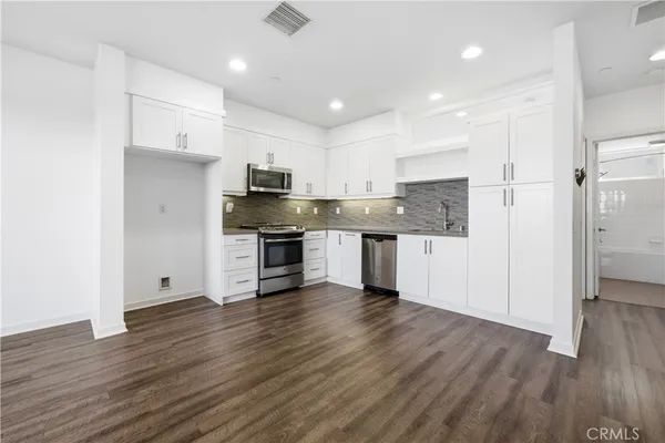 $6,300 | 629 West 17th Street, Costa Mesa, CA 92627