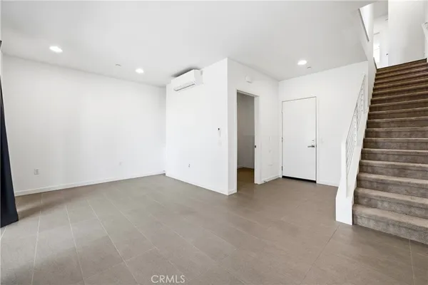 $6,300 | 629 West 17th Street, Costa Mesa, CA 92627