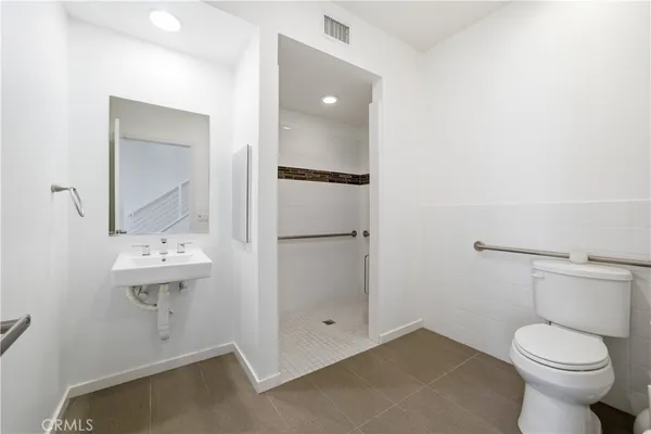 $6,300 | 629 West 17th Street, Costa Mesa, CA 92627