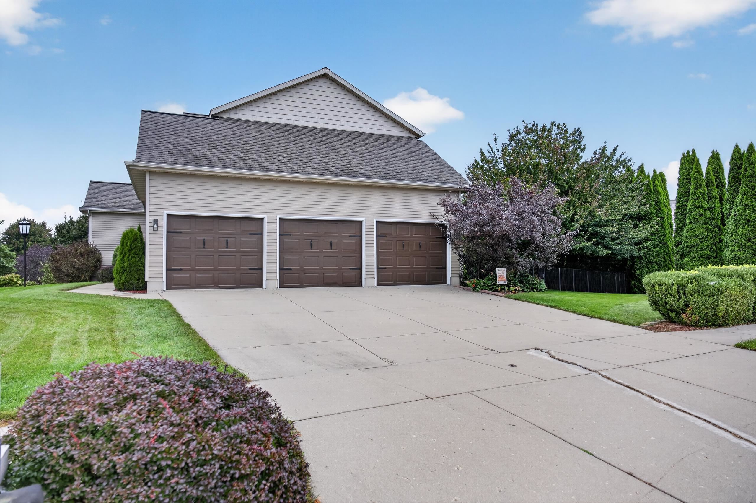 305 Ridgeview Lane Columbus, WI 53925 - Photo 4 of 56 Gallery Image 4