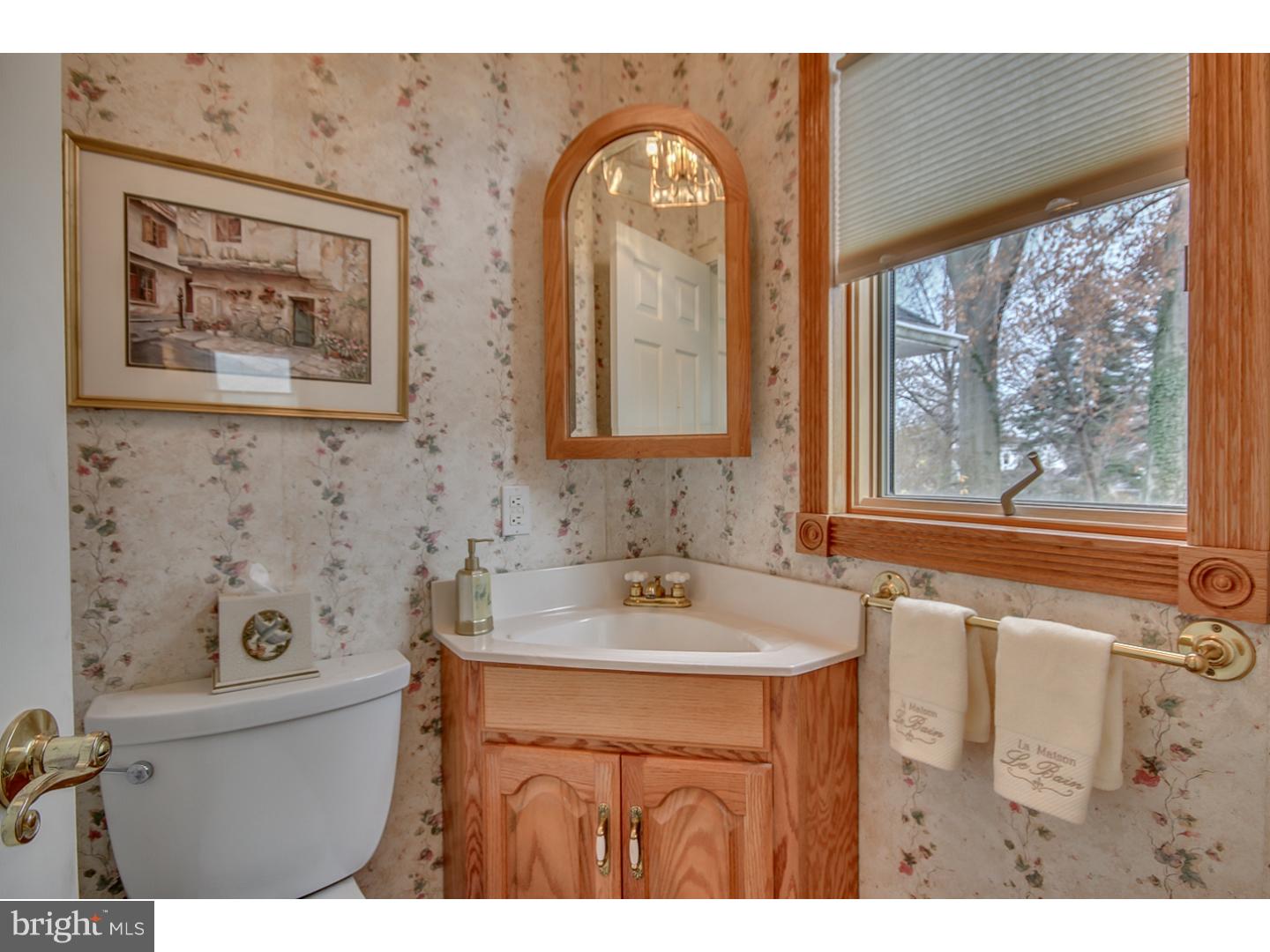 124 Linden Avenue Rutledge, PA 19070 - Photo 15 of 25 Half Bath