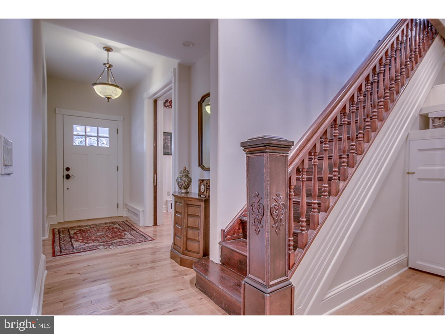 124 Linden Avenue Rutledge, PA 19070 - Photo 5 of 25 Foyer
