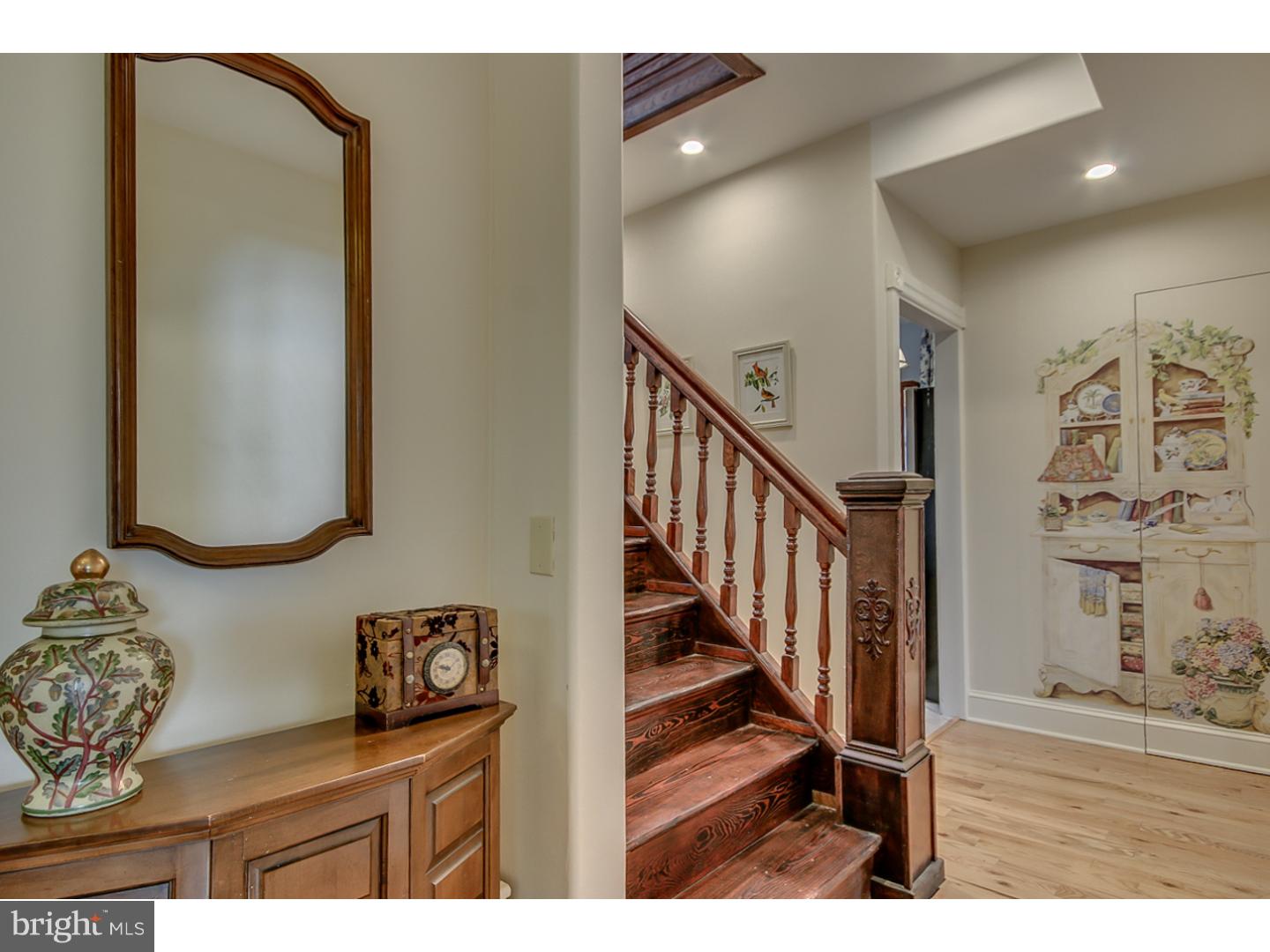 124 Linden Avenue Rutledge, PA 19070 - Photo 6 of 25 Foyer