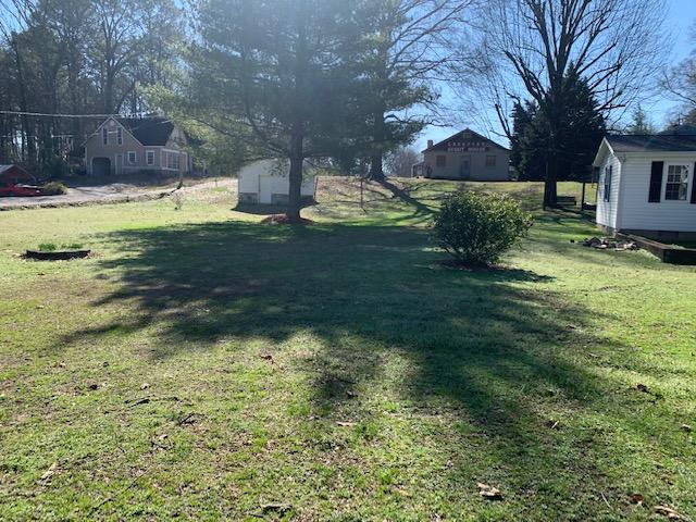 17 Castleberry Road Rossville, GA 30741 - Photo 7 of 21 17 Castleberry side yard