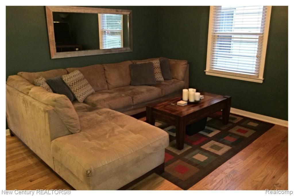 4106 Grandview Road Royal Oak, MI 48073 - Photo 4 of 13 photo 3.jpg
