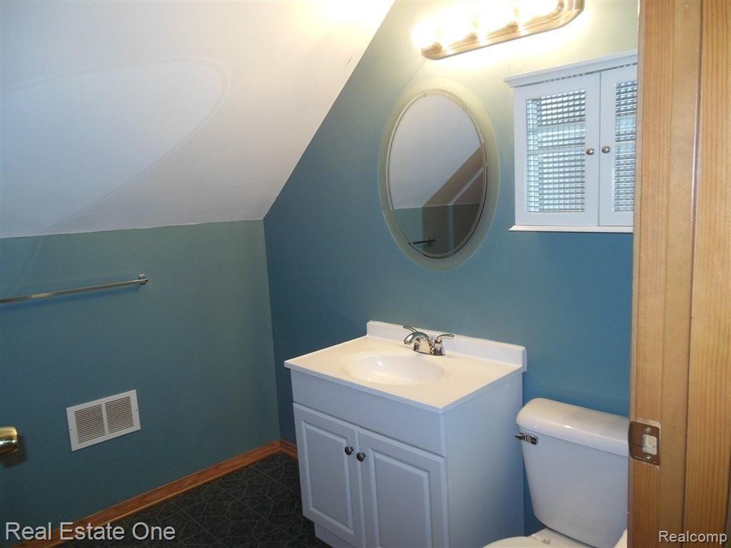 10862 Mcgregor Road Pinckney, MI 48169 - Photo 38 of 49 Upper full bath
