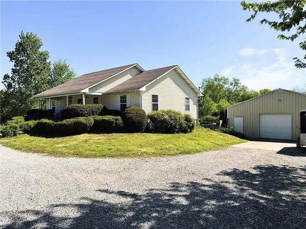 $444,000 | 605 Northwest 11th Road, Warrensburg, MO 64093