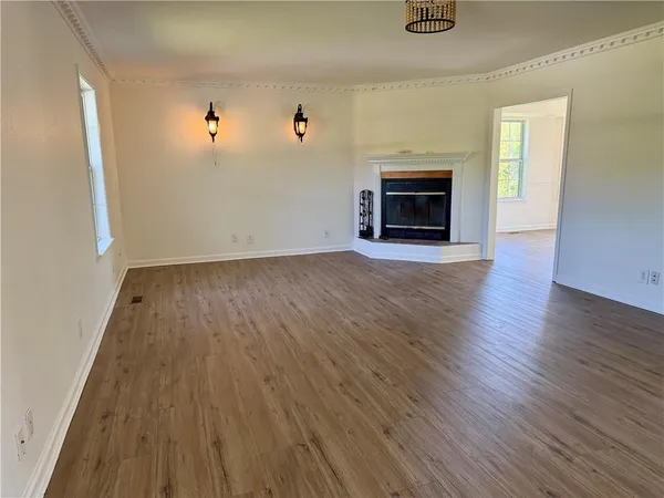 $444,000 | 605 Northwest 11th Road, Warrensburg, MO 64093