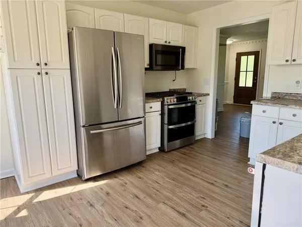 $444,000 | 605 Northwest 11th Road, Warrensburg, MO 64093