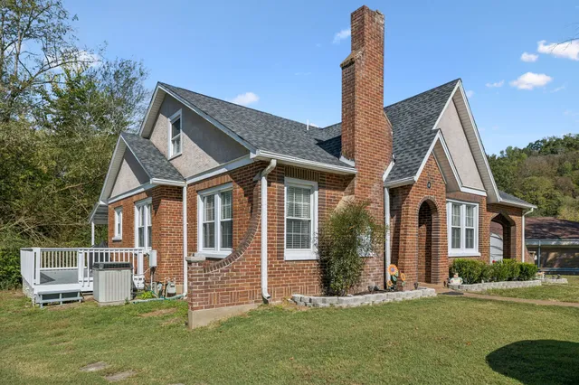 $334,900 | 111 Oak Grove Road, Red Boiling Springs, TN 37150