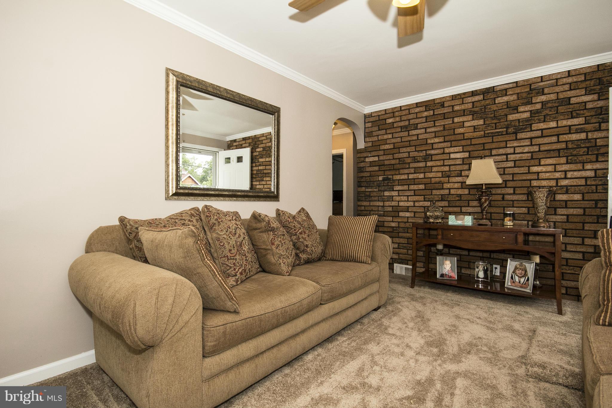 305 Townsend Road Baltimore, MD 21221 - Photo 2 of 25 Living Room