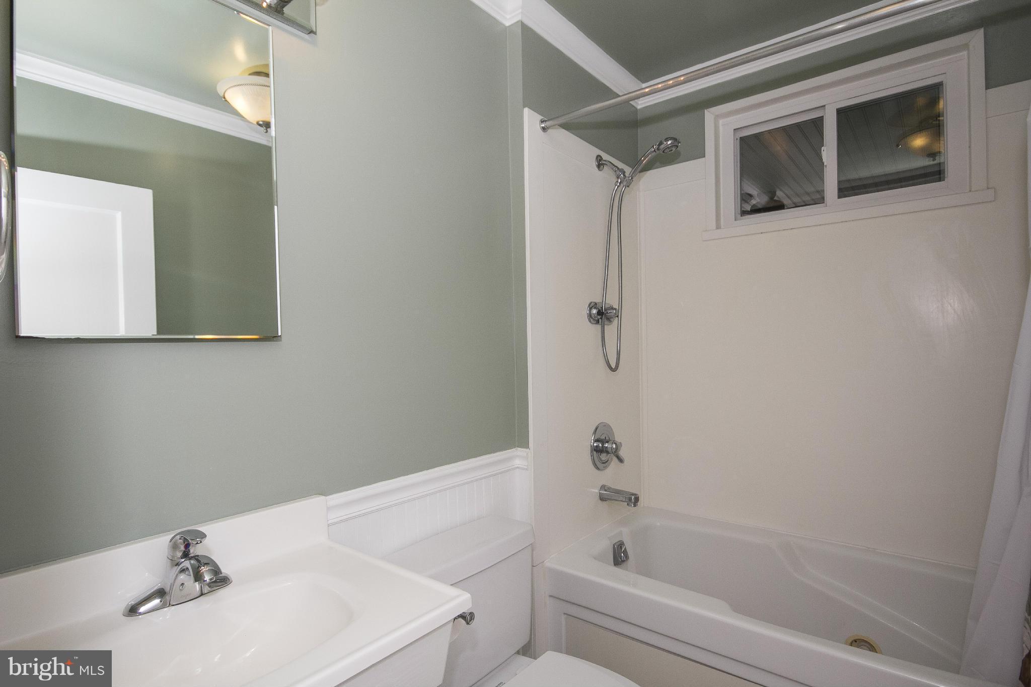 305 Townsend Road Baltimore, MD 21221 - Photo 12 of 25 Ceramic Tile